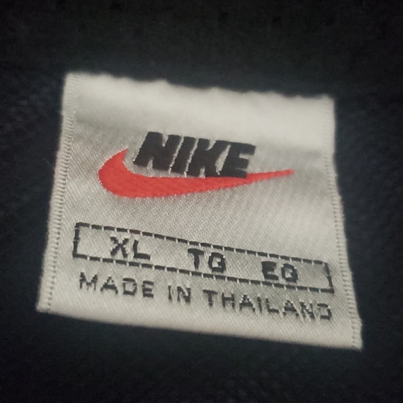 Nike - Picture 8 of 15